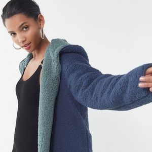 Can anyone sell me UOCarmella reversible teddycoat